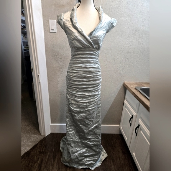 Nicole Miller Metallic Taffeta Crinkle Stretch V Neck Mint Sea Foam Gown - Picture 1 of 13